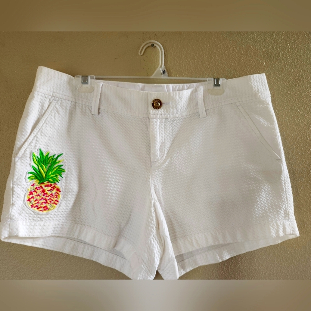 Lilly Pulitzer Callahan Shorts- pineapple emblem!